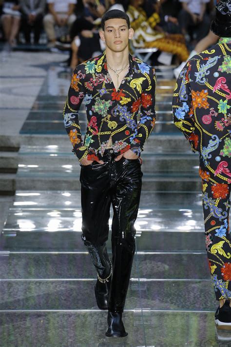 versace men ss19|Versace Spring 2019 Menswear Fashion Show .